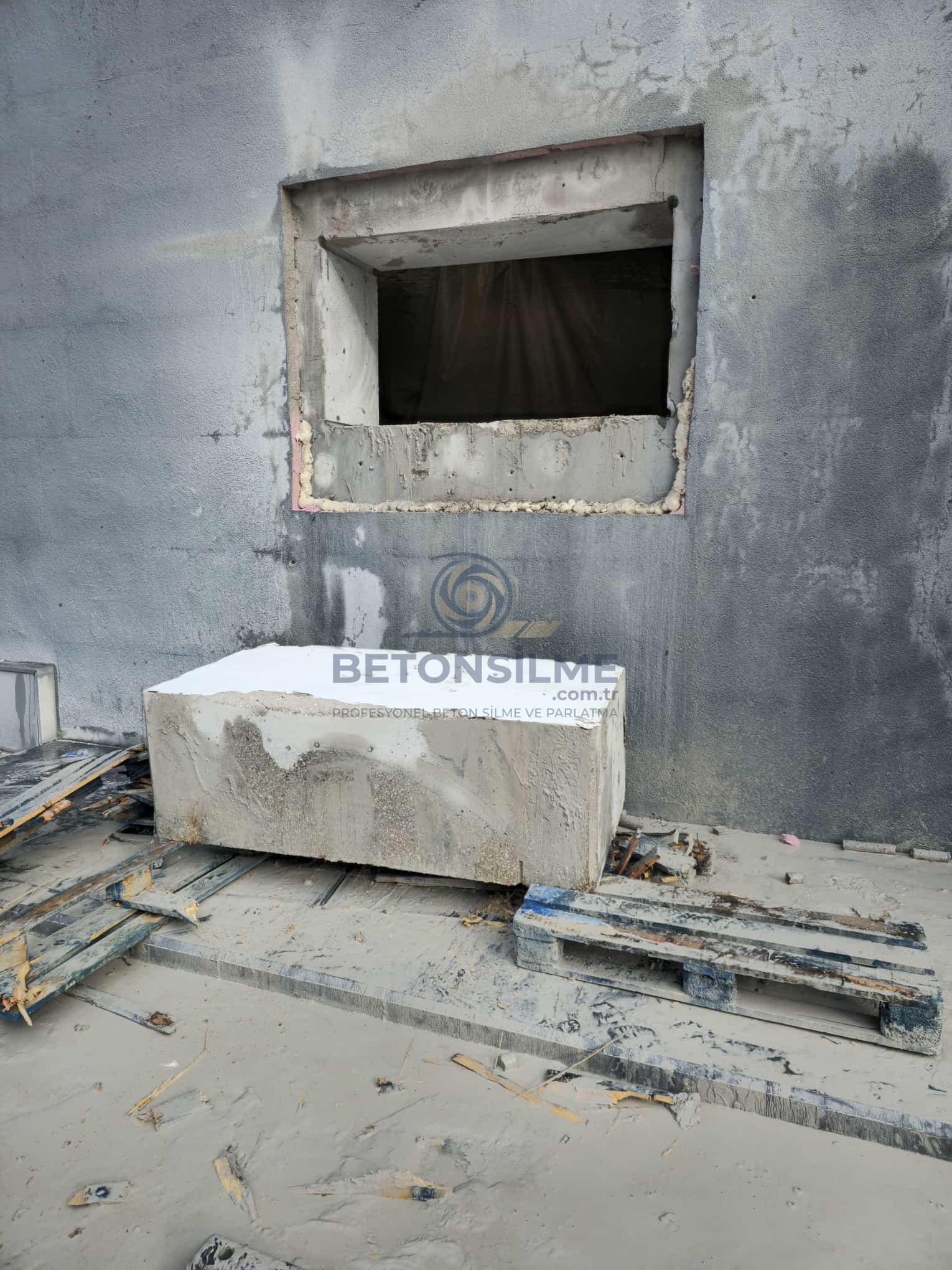 Fabrika Zeminini Üretimi Durdurmadan Yenilemek: Bölge Bölge Uygulama